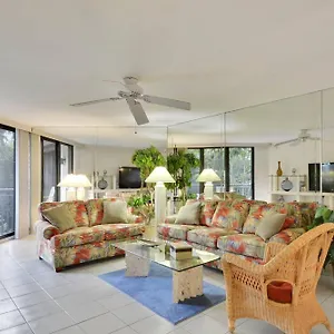 Holiday home Atlantic Paradise By Avantstay Great Location W Balcony Outdoor Dining Shared Pool Hot Tub, Key West