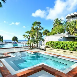 Holiday home Papaya Place By Avantstay Great Location W Balcony Outdoor Dining Shared Pool Hot Tub, Key West