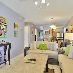 Holiday home Lavender Jungle By Avantstay Great Location W Patio Shared Pool Week Long Only, Key West
